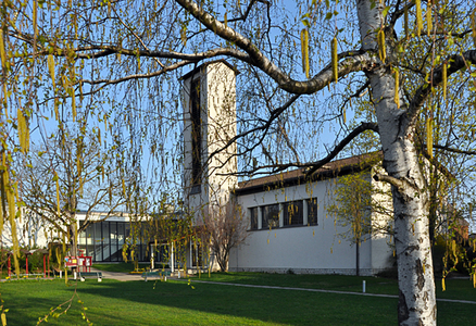 Kirche im Frühling