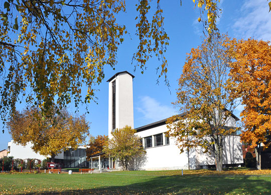 Aescher Kirche im Herbst